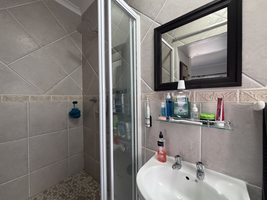To Let 2 Bedroom Property for Rent in Parklands Western Cape